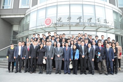 與會嘉賓、評委和參賽隊員合影