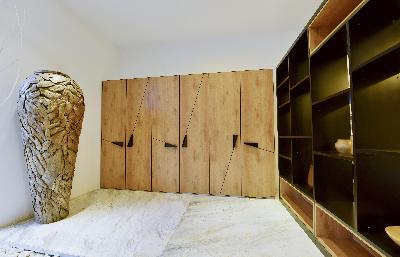 MX M90建構(gòu)系列
建構(gòu)主義如包豪斯主張藝術(shù)與技術(shù)結(jié)合，風(fēng)格派主張抽象和簡(jiǎn)化，因而，平面、直線、矩形成為此家具設(shè)計(jì)的支柱，黑色增加了家具的視覺立體感，有力的線條劃過(guò)平面，有如琴鍵，彈奏美麗的樂章…… 