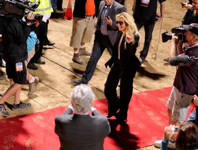 2013年9月17日，歌星小甜甜布蘭妮在拉斯維加斯宣布其在好萊塢星球度假酒店的駐演活動以后，向粉絲揮手致意