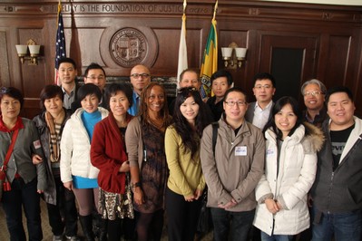 本年二月，Tradegood組織中國供應商赴美考察，深入調研美國市場。圖為考察團在洛杉磯市長辦公室合影。11月，Tradegood海外考察團再度出擊，考察英國市場，獲取品牌策略最新資訊。