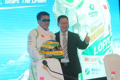 江蘇龍蟠石化總經理石俊峰、飛越車手謝雨均